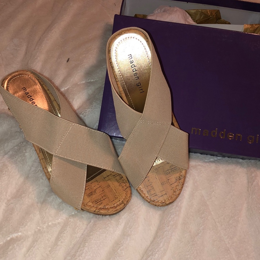Madden Girl brand new size 9 wedge